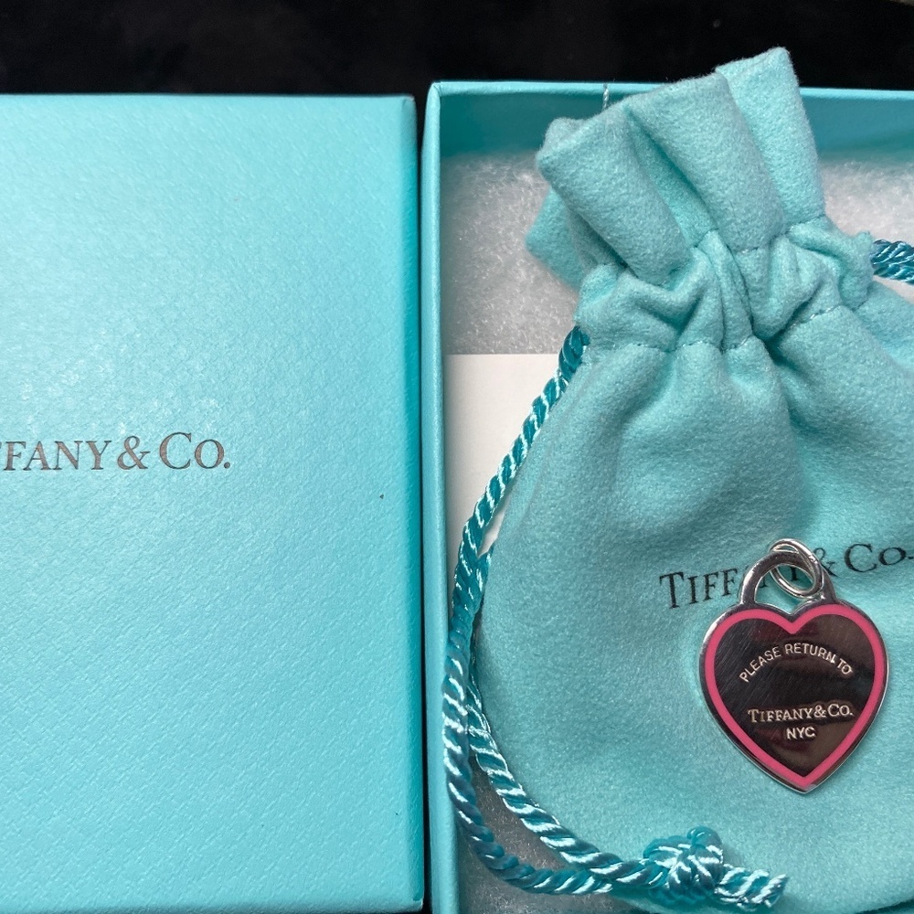 Tiffany & Co. Return to Tiffany® Medium pink Enamel Heart Charm NEW IN BOX - Picture 6 of 6
